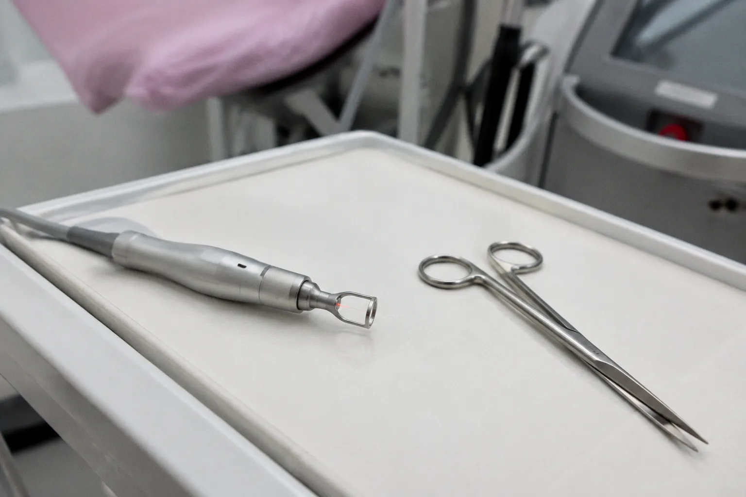 Labioplastyka laserowa czy chirurgiczna: jak dobrać metodę