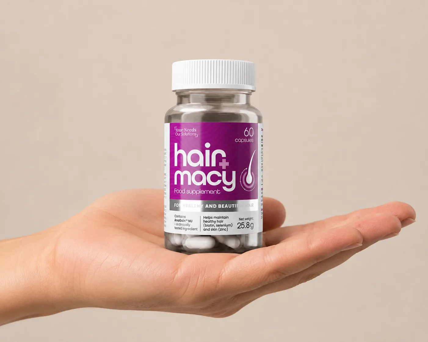 Hairmacy — opakowanie w dłoni